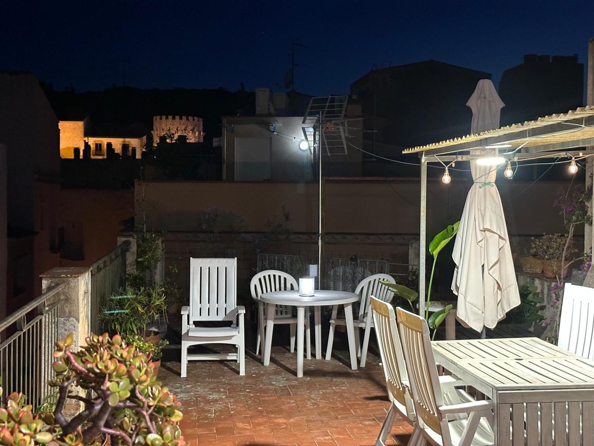 Апартаменти Notaria-Apartamento Y Estudio En Casco Antiguo, Al Lado De Playa, Rambla Y Monasterio, Con Acceso A Terraza Ajardinada Сан-Фаліу-да-Ґішулс Екстер'єр фото