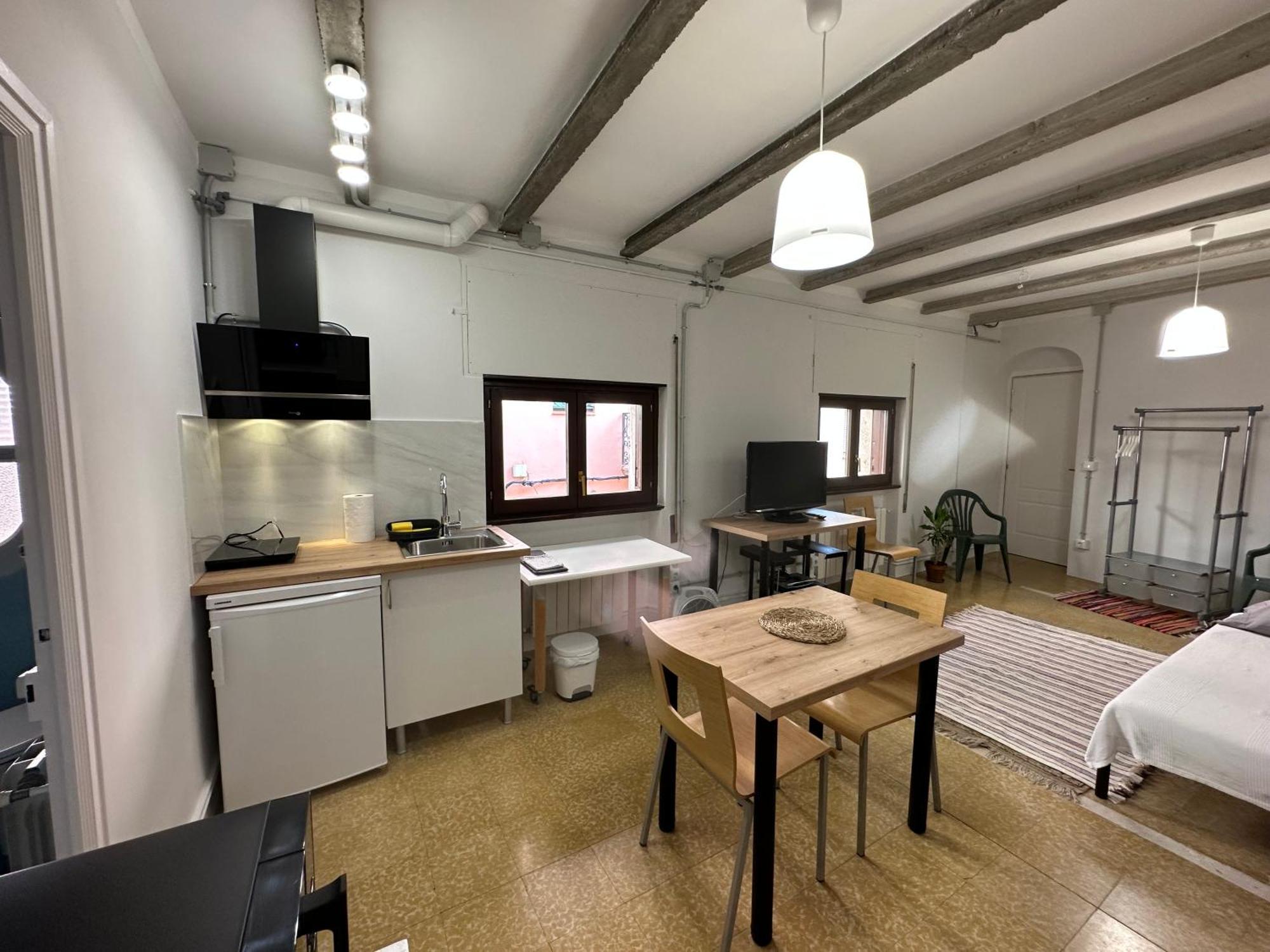 Апартаменти Notaria-Apartamento Y Estudio En Casco Antiguo, Al Lado De Playa, Rambla Y Monasterio, Con Acceso A Terraza Ajardinada Сан-Фаліу-да-Ґішулс Екстер'єр фото