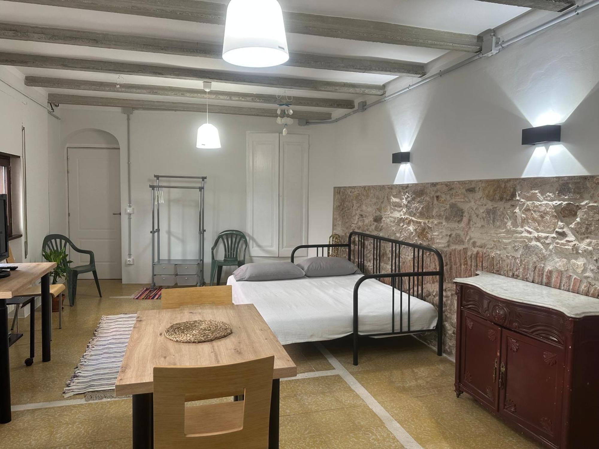 Апартаменти Notaria-Apartamento Y Estudio En Casco Antiguo, Al Lado De Playa, Rambla Y Monasterio, Con Acceso A Terraza Ajardinada Сан-Фаліу-да-Ґішулс Екстер'єр фото