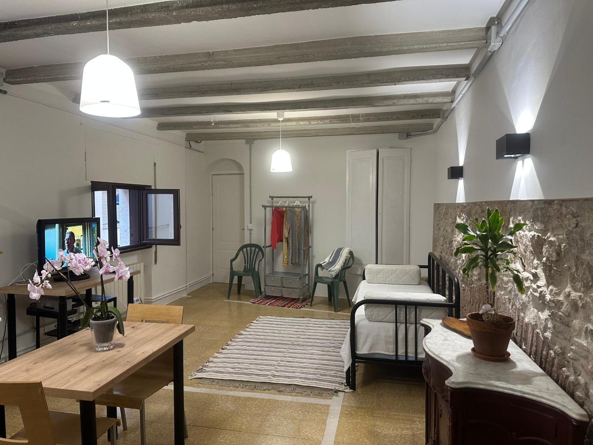 Апартаменти Notaria-Apartamento Y Estudio En Casco Antiguo, Al Lado De Playa, Rambla Y Monasterio, Con Acceso A Terraza Ajardinada Сан-Фаліу-да-Ґішулс Екстер'єр фото