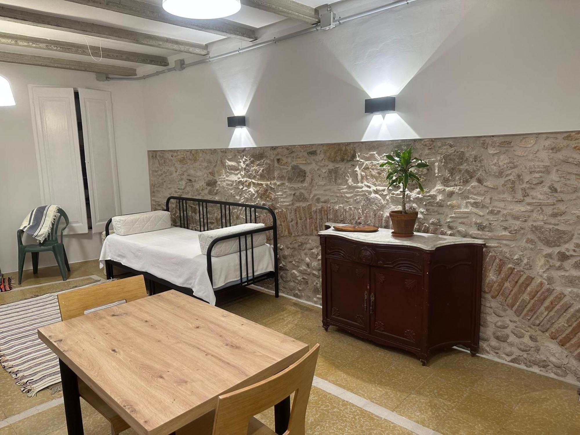 Апартаменти Notaria-Apartamento Y Estudio En Casco Antiguo, Al Lado De Playa, Rambla Y Monasterio, Con Acceso A Terraza Ajardinada Сан-Фаліу-да-Ґішулс Екстер'єр фото