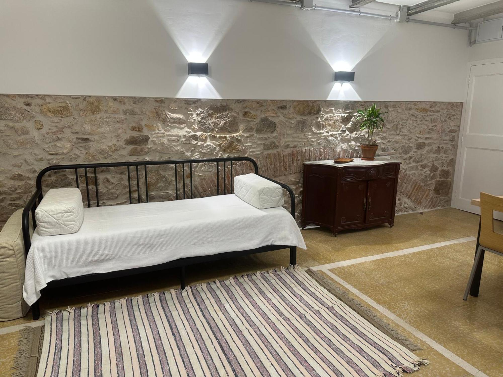 Апартаменти Notaria-Apartamento Y Estudio En Casco Antiguo, Al Lado De Playa, Rambla Y Monasterio, Con Acceso A Terraza Ajardinada Сан-Фаліу-да-Ґішулс Екстер'єр фото