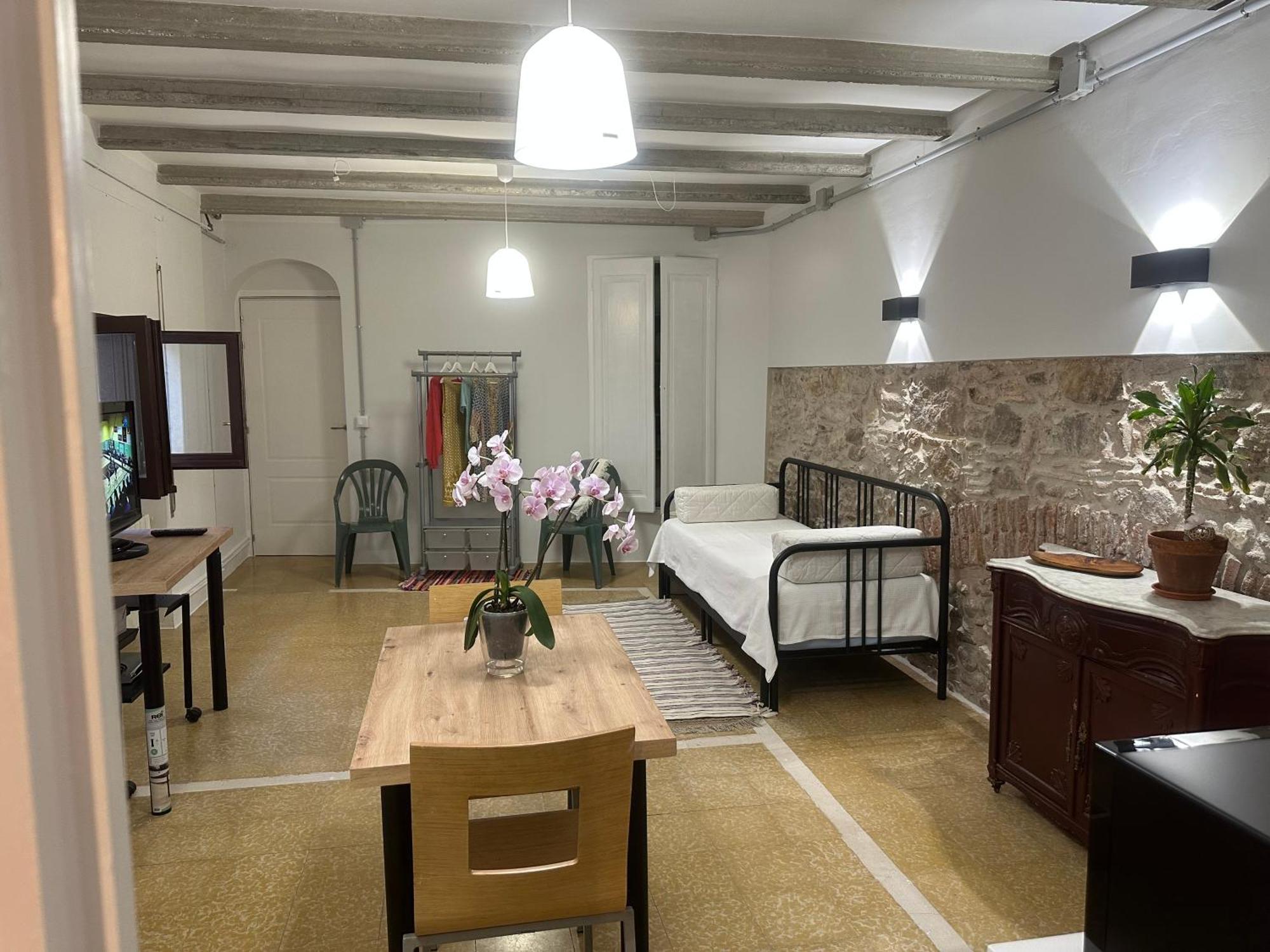 Апартаменти Notaria-Apartamento Y Estudio En Casco Antiguo, Al Lado De Playa, Rambla Y Monasterio, Con Acceso A Terraza Ajardinada Сан-Фаліу-да-Ґішулс Екстер'єр фото